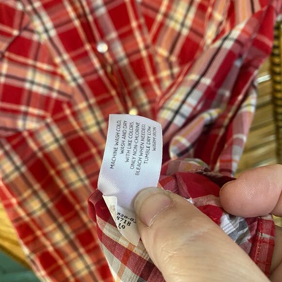 Old Navy Men’s XL Red Plaid Western Snap Shirt Short Sleeve work wear - Picture 6 of 6